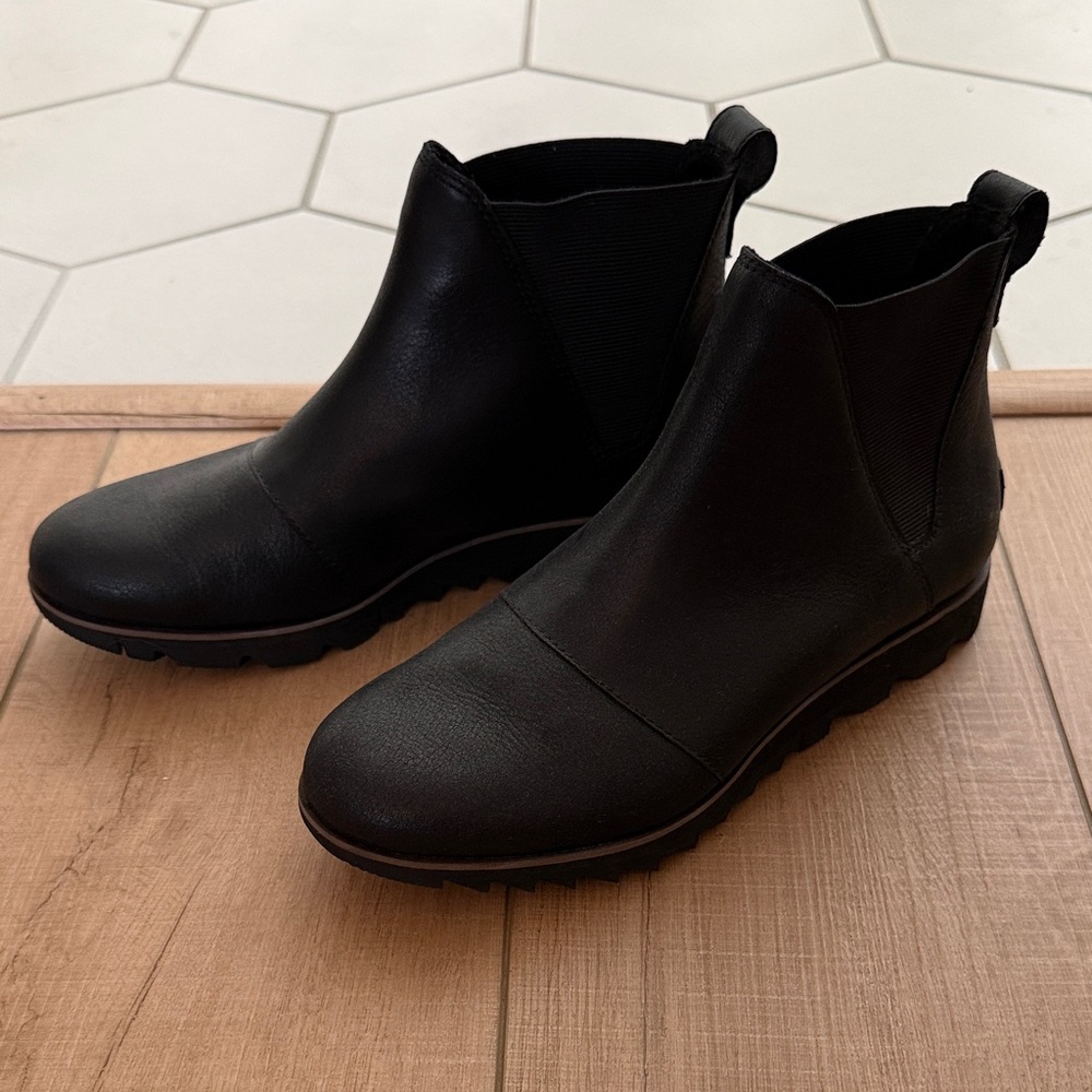 Sorel Harlow Black Waterproof Chelsea Ankle Boots, size 8